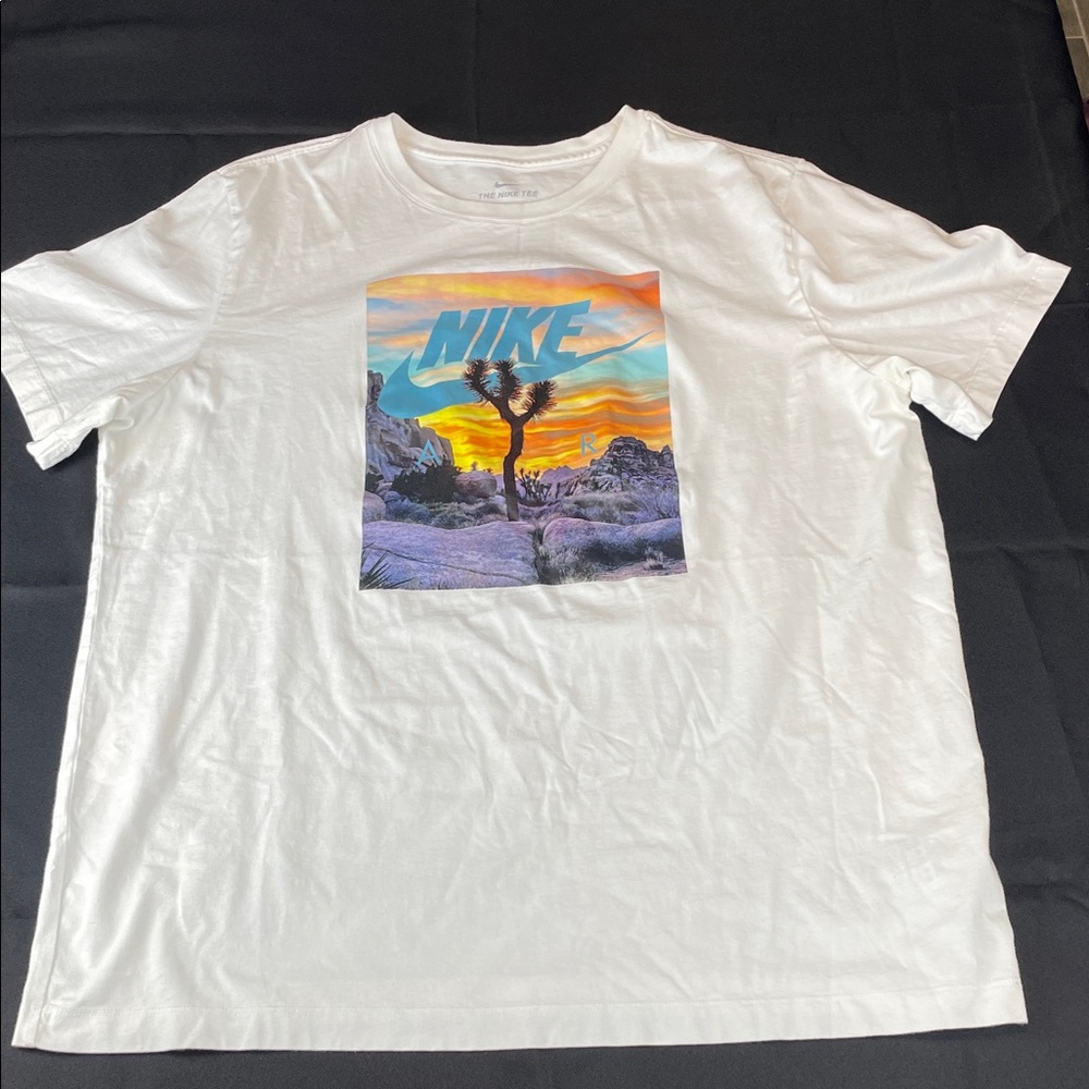 Nike White Scenic Graphic Men's Tee size XL short sleeves desert mountains